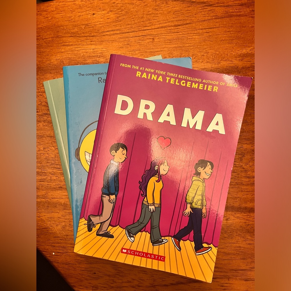 3 book bundle lot pack includes: Drama, Sisters, Smile paperbacks New Condition